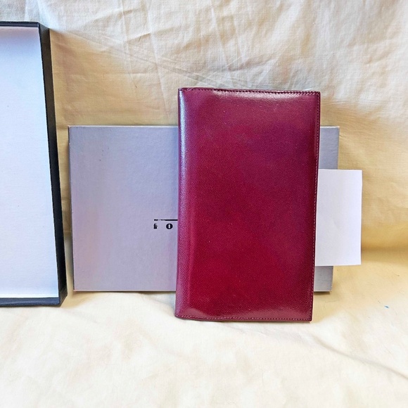 PASSPORT & CREDIT CARD HOLDER, CALF LEATHER by FOURNIER, BURGUNDY, 7 x 4 INCHES, - Picture 4 of 6